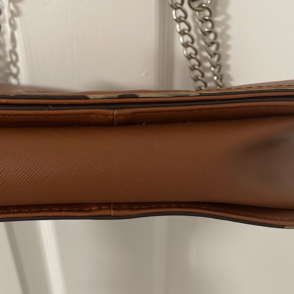 Guess leather crossbody purse - Picture 2 of 4